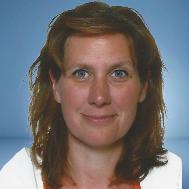 Pasfoto Anne Peetoom