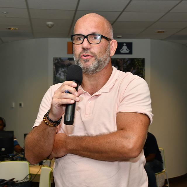 Pasfoto Oscar van Dam